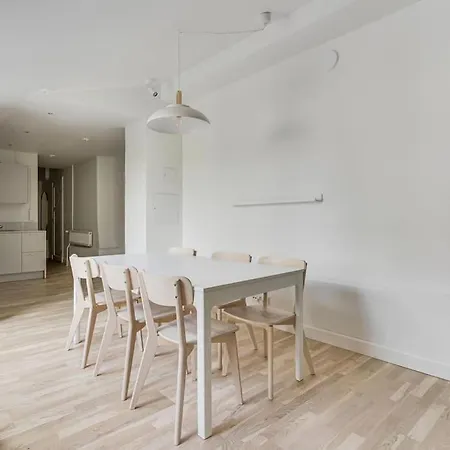 2bdr Stylish Penthouse In Downtown - Private Sauna *